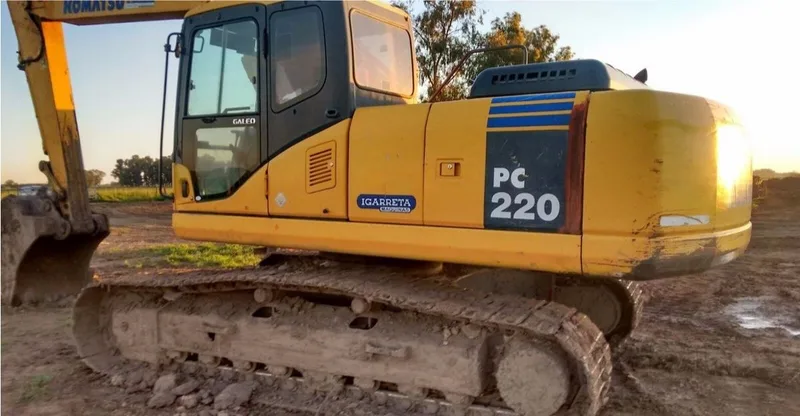 Гусеничный экскаватор Komatsu PC220