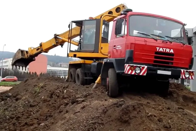 Автоэкскаватор Tatra uds