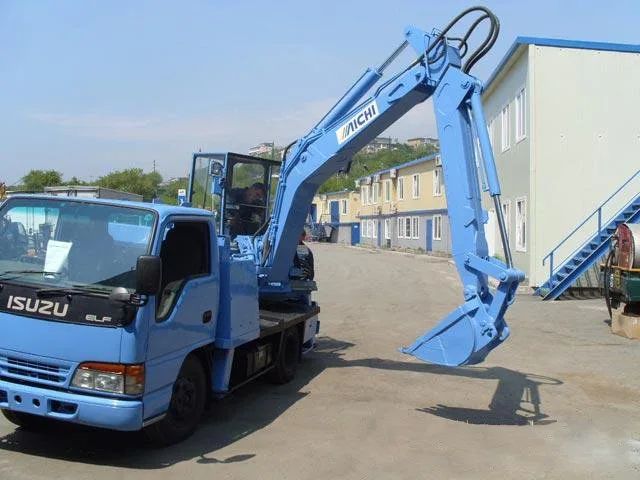 Автоэкскаватор Aichi B242