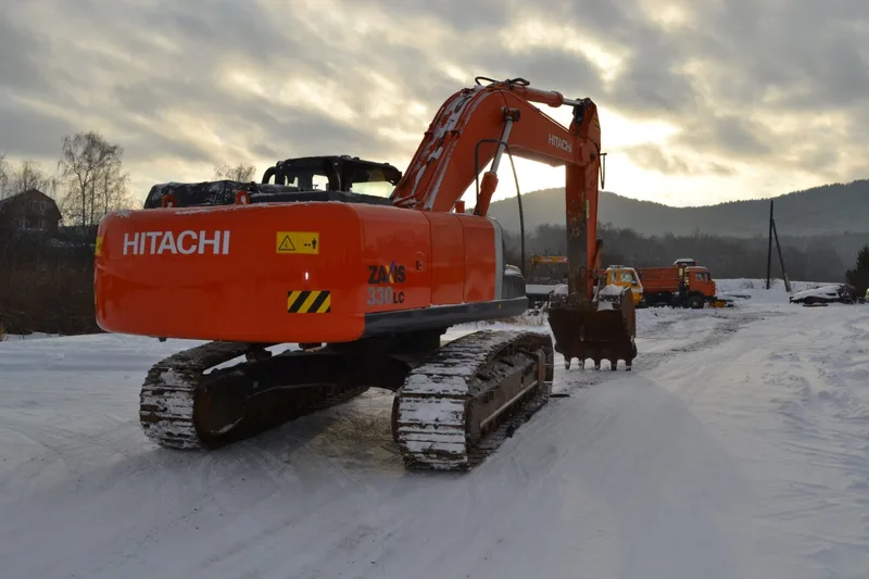 Гусеничный экскаватор Hitachi ZX 330