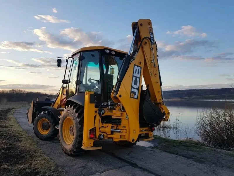 Экскаватор-погрузчик JCB 3CX