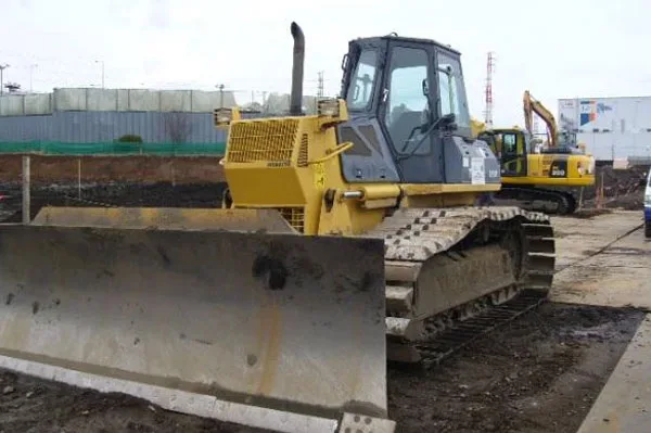 Средний бульдозер Komatsu Д61