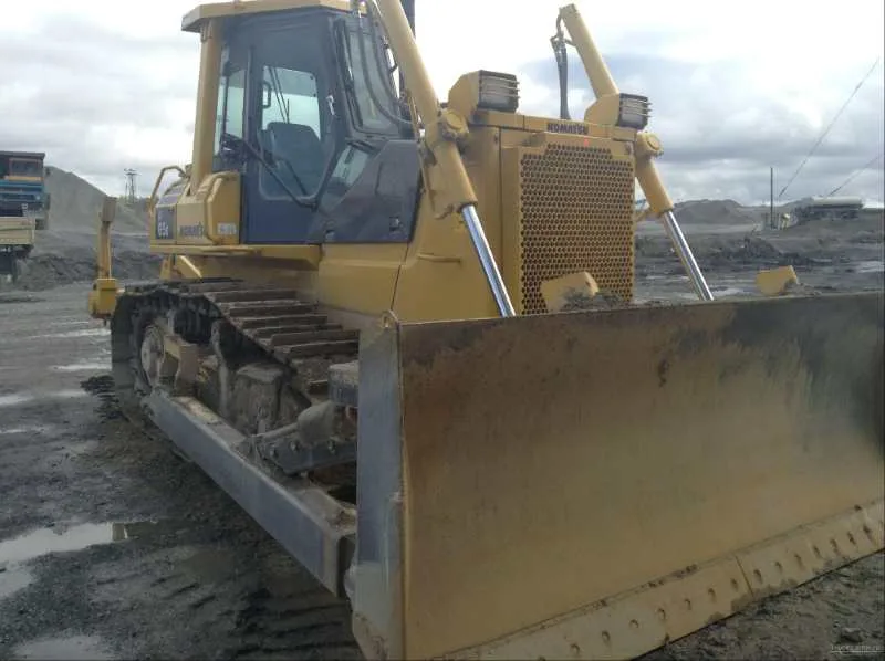 Средний бульдозер Komatsu D65E-12