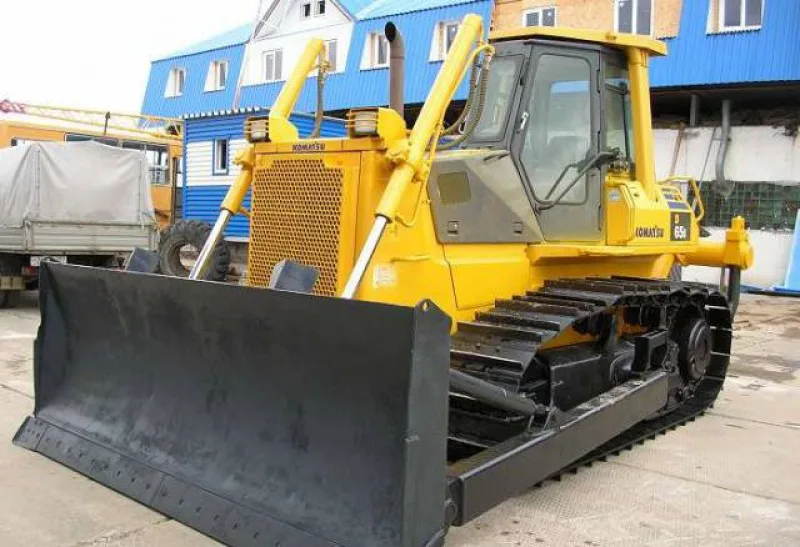 Средний бульдозер Komatsu D65E-12