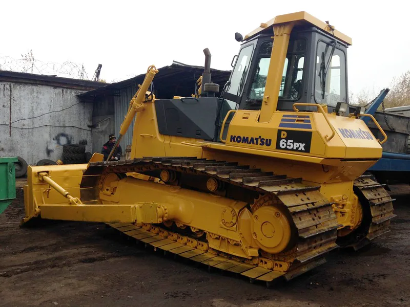 Тяжелый бульдозер Komatsu D65P-12