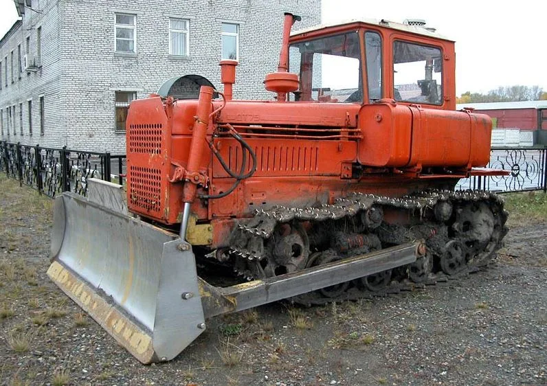 Легкий Бульдозер ВГТЗ ДТ-75