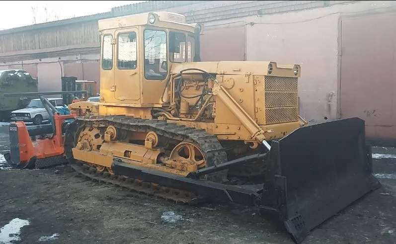 Средний бульдозер ВГТЗ Т-170