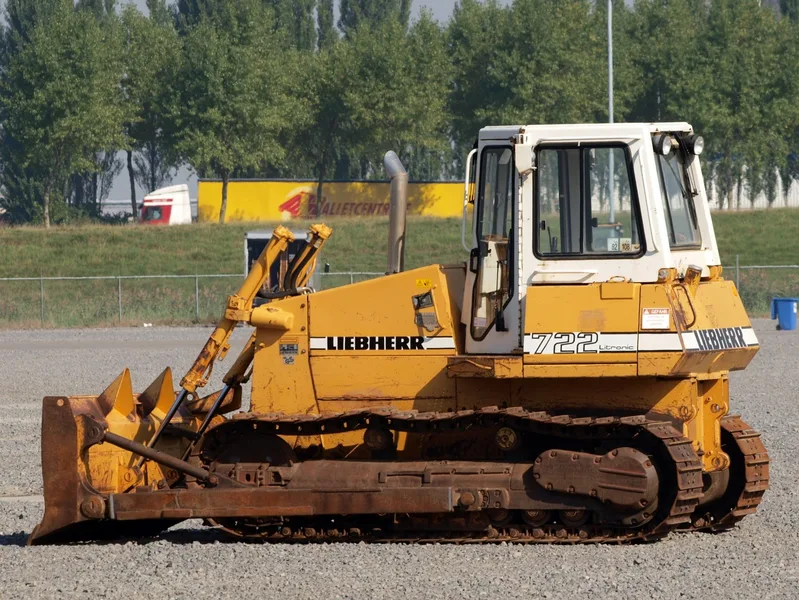 Средний бульдозер Liebherr PR 722