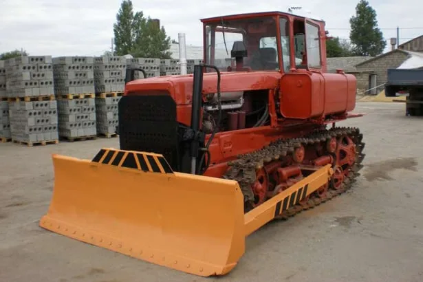 Легкий Бульдозер ВГТЗ ДТ-75