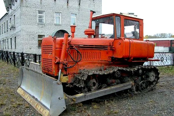 Легкий Бульдозер ВГТЗ ДТ 75