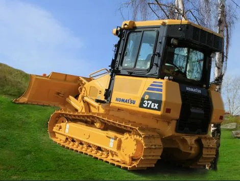Легкий Бульдозер Komatsu D37