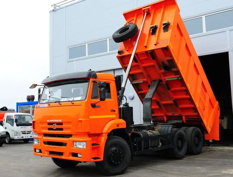 Самосвал Камаз 6520
