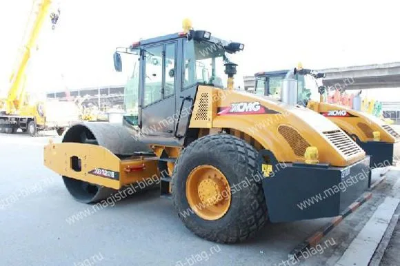 Вибрационный комбинированный каток Амкодор XS122E
