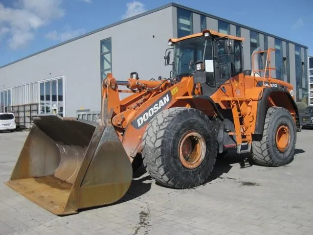 Фронтальный погрузчик DOOSAN DL220