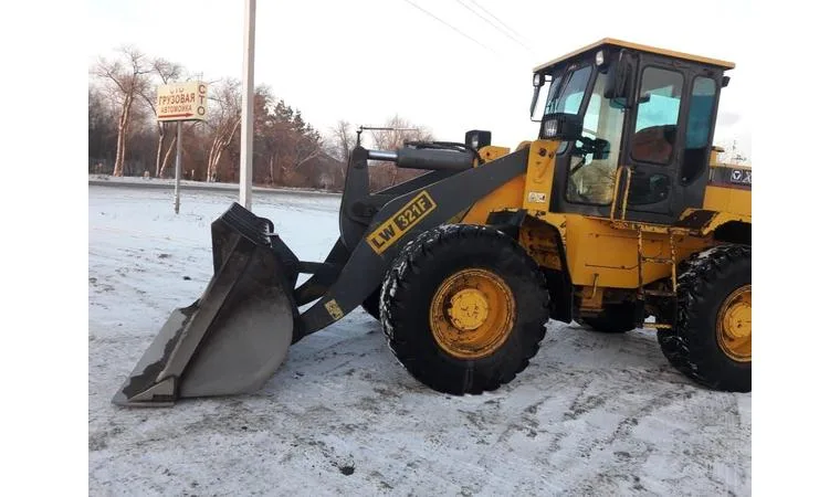 Фронтальный погрузчик XCMG LW321F