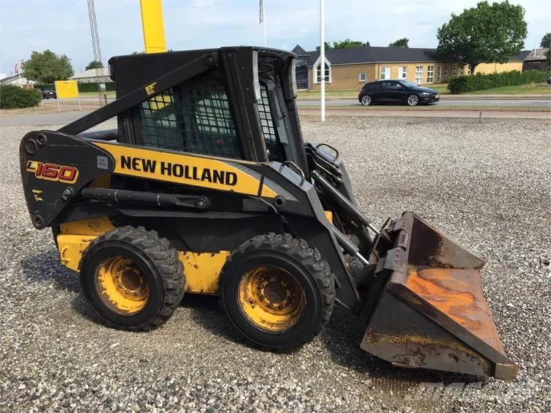 Мини-погрузчик New Holland L160