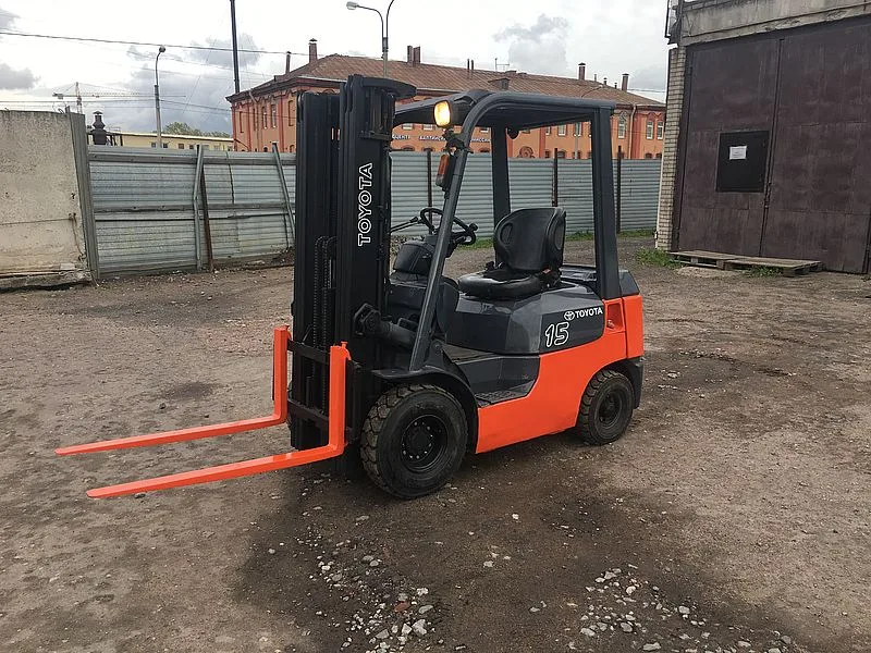 Вилочный погрузчик TOYOTA 62-8FD15