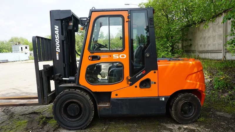 Вилочный погрузчик DOOSAN D50SC-5