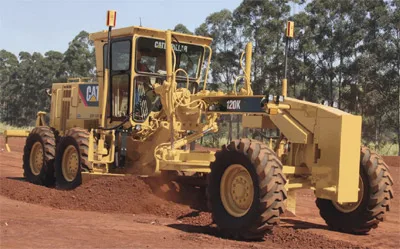 Средний автогрейдер Caterpillar 120K