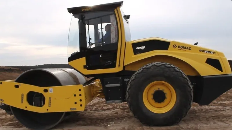 Вибрационный комбинированный каток        Bomag BW 213 D-5