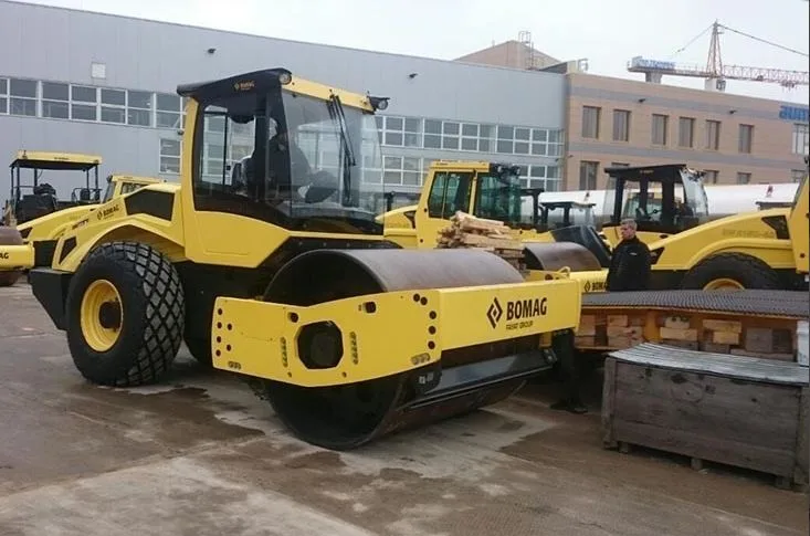 Вибрационный комбинированный каток        Bomag 213d5