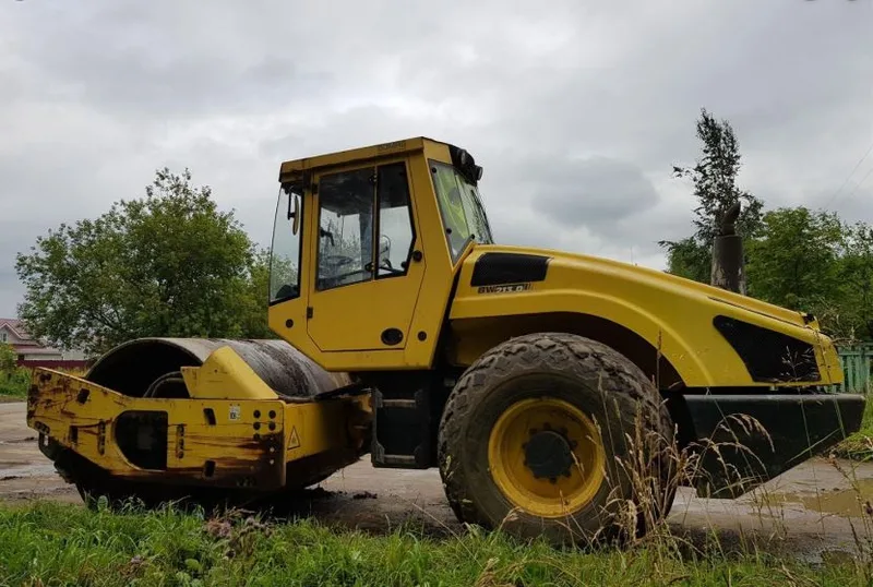 Вибрационный комбинированный каток        Bomag 213D4
