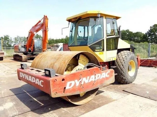 Вибрационный комбинированный каток        Dynapac ca250d