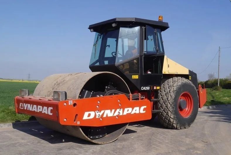 Вибрационный комбинированный каток        Dynapac CA250