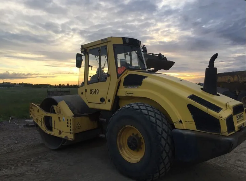 Вибрационный комбинированный каток        Bomag 213 DH