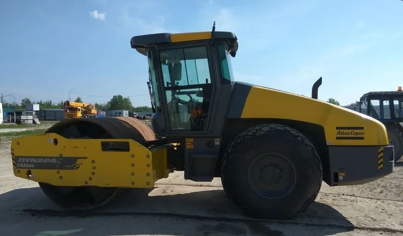 Вибрационный комбинированный каток        Dynapac CA2800D