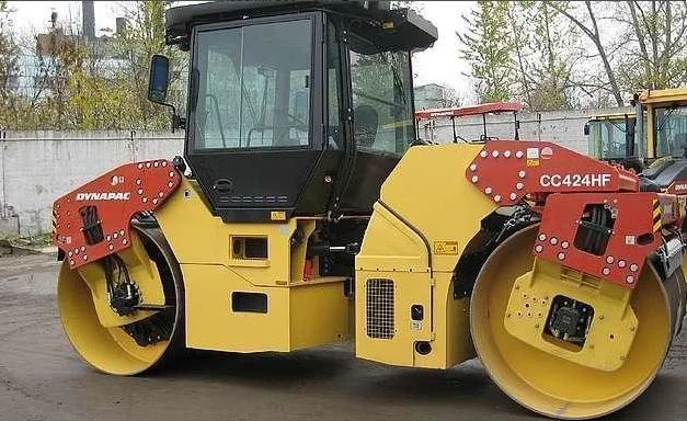 Вибрационный комбинированный каток        Dynapac CC 424 HF