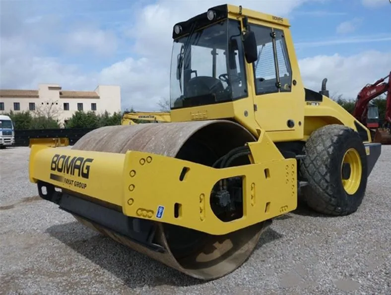Вибрационный комбинированный каток        Bomag 210