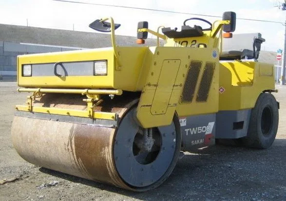 Вибрационный комбинированный каток        SAKAI TW500