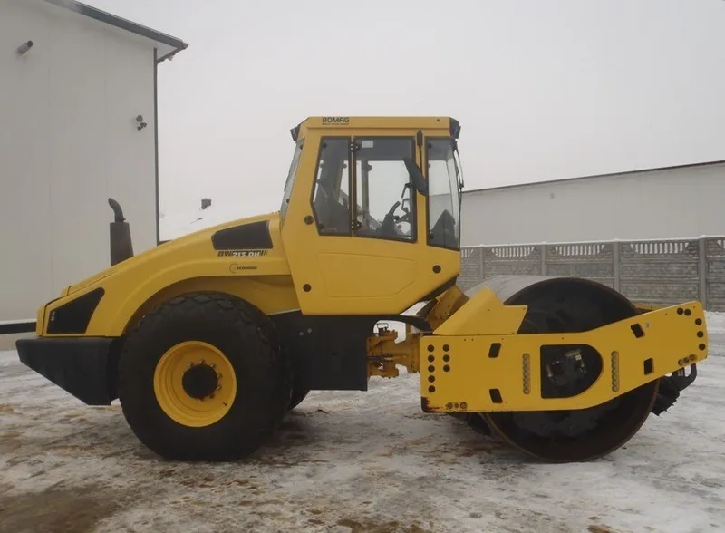 Вибрационный комбинированный каток        Bomag 213 DH-4