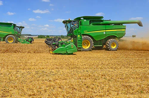 Комбайн John Deere 9