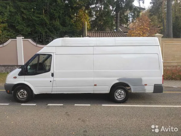 Цельнометаллический фургон Ford Transit