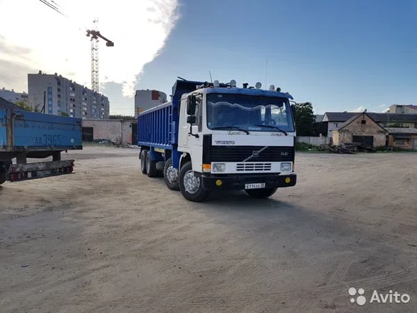 Самосвал Volvo