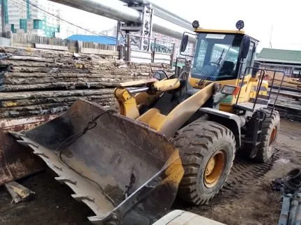 Фронтальный погрузчик JCB 3