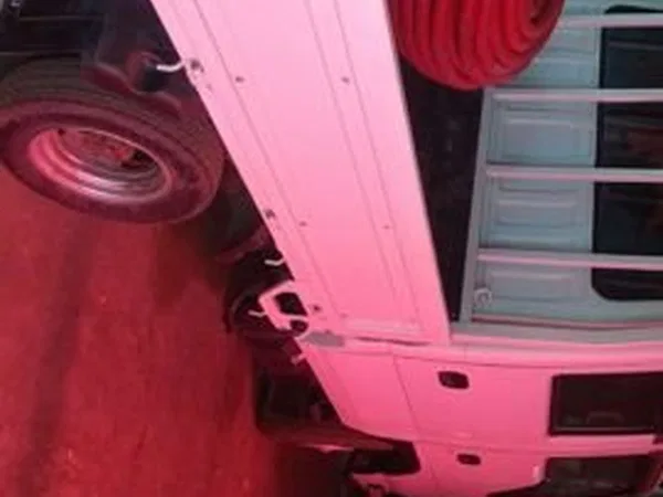 Бортовой автомобиль Isuzu ELF