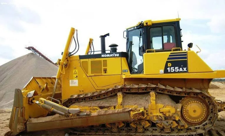 Средний бульдозер Komatsu 155ax