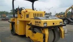 Пневматический каток SAKAI SE