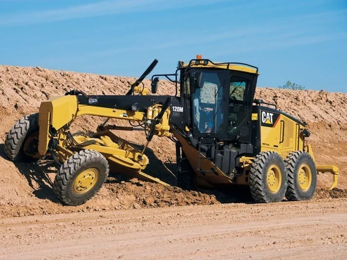 Средний автогрейдер Caterpillar SD
