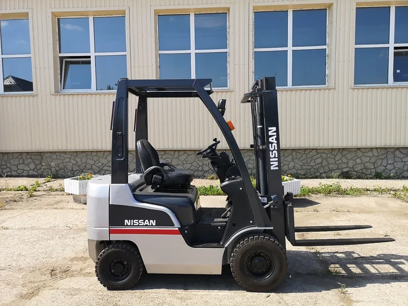 Вилочный погрузчик NISSAN FG15