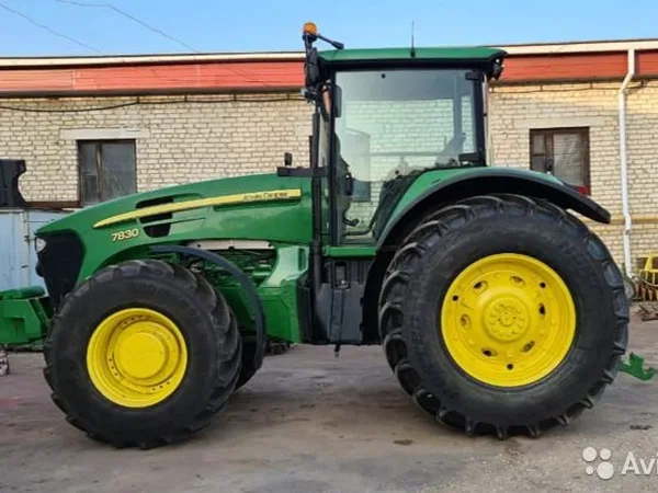 Трактор John Deere 7830