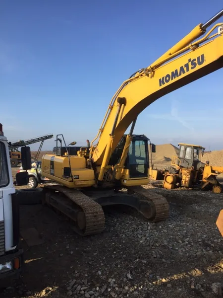 Гусеничный экскаватор Komatsu PC300-8