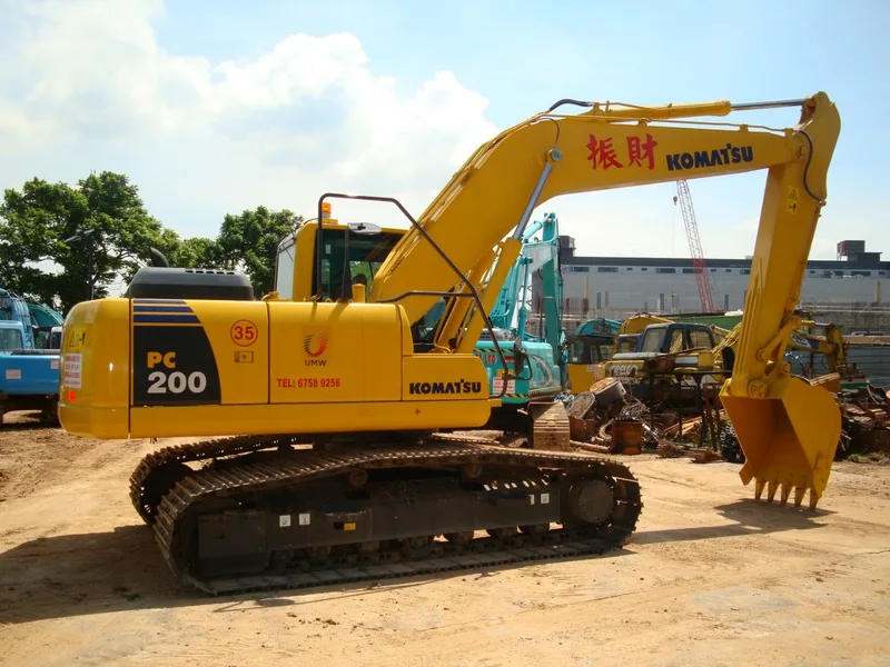 Гусеничный экскаватор Komatsu PC200 8