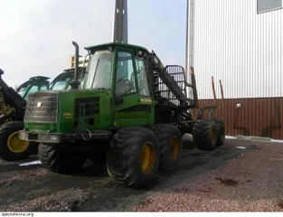 Форвардер John Deere 1110D