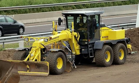 Средний автогрейдер Bomag BG160