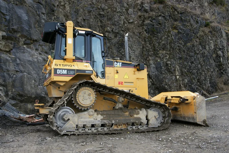 Средний бульдозер Caterpillar D5M XL