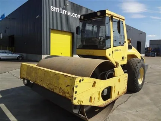 Вибрационный комбинированный каток        Bomag BW 211